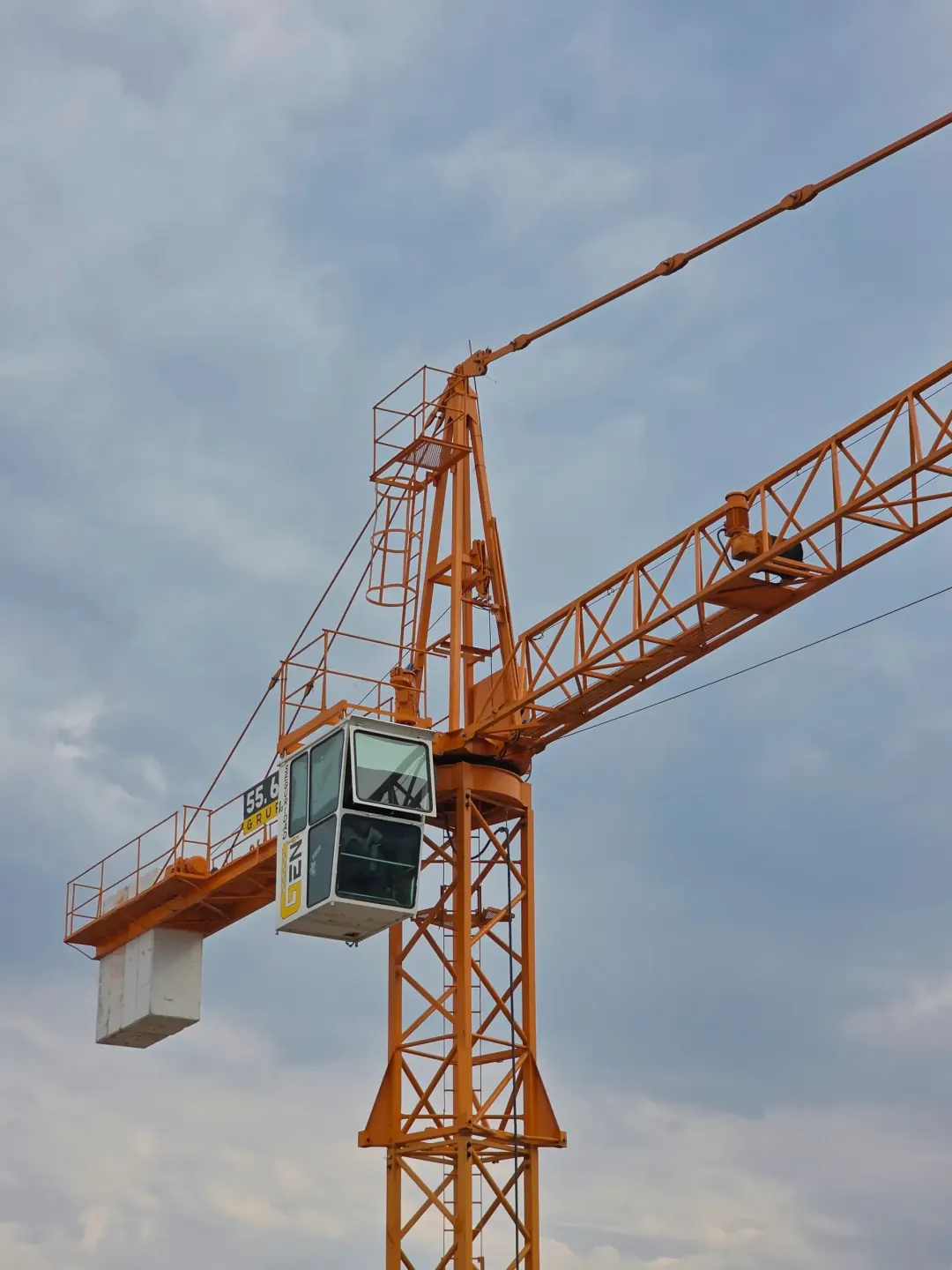 Requerimientos eléctricos de una grúa torre en tu obra — GEN Grúas y Elevadores Nacionales