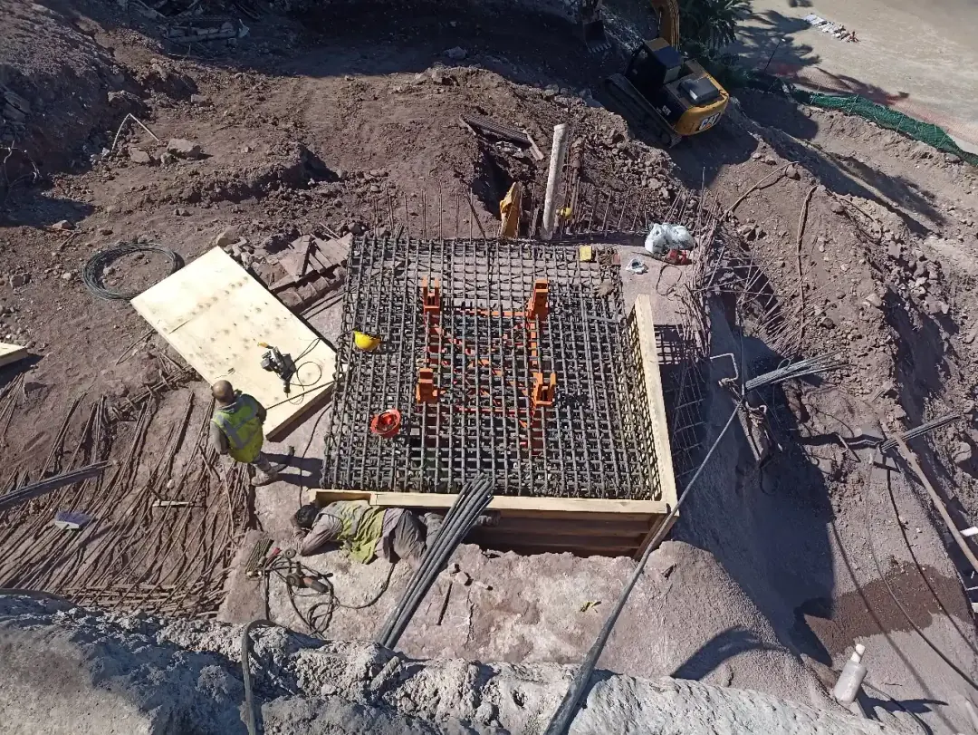 Dado de concreto del pie de empotramiento